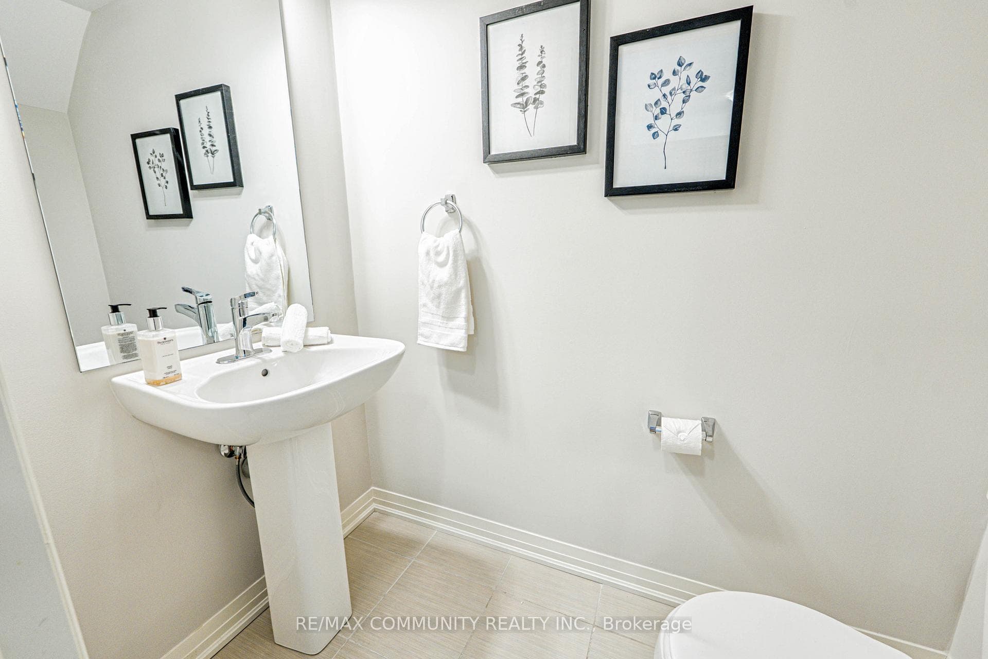 8 Esquire Way photo 17