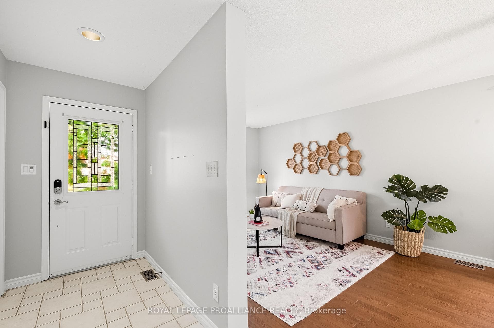 34 Forchuk Crescent photo 3