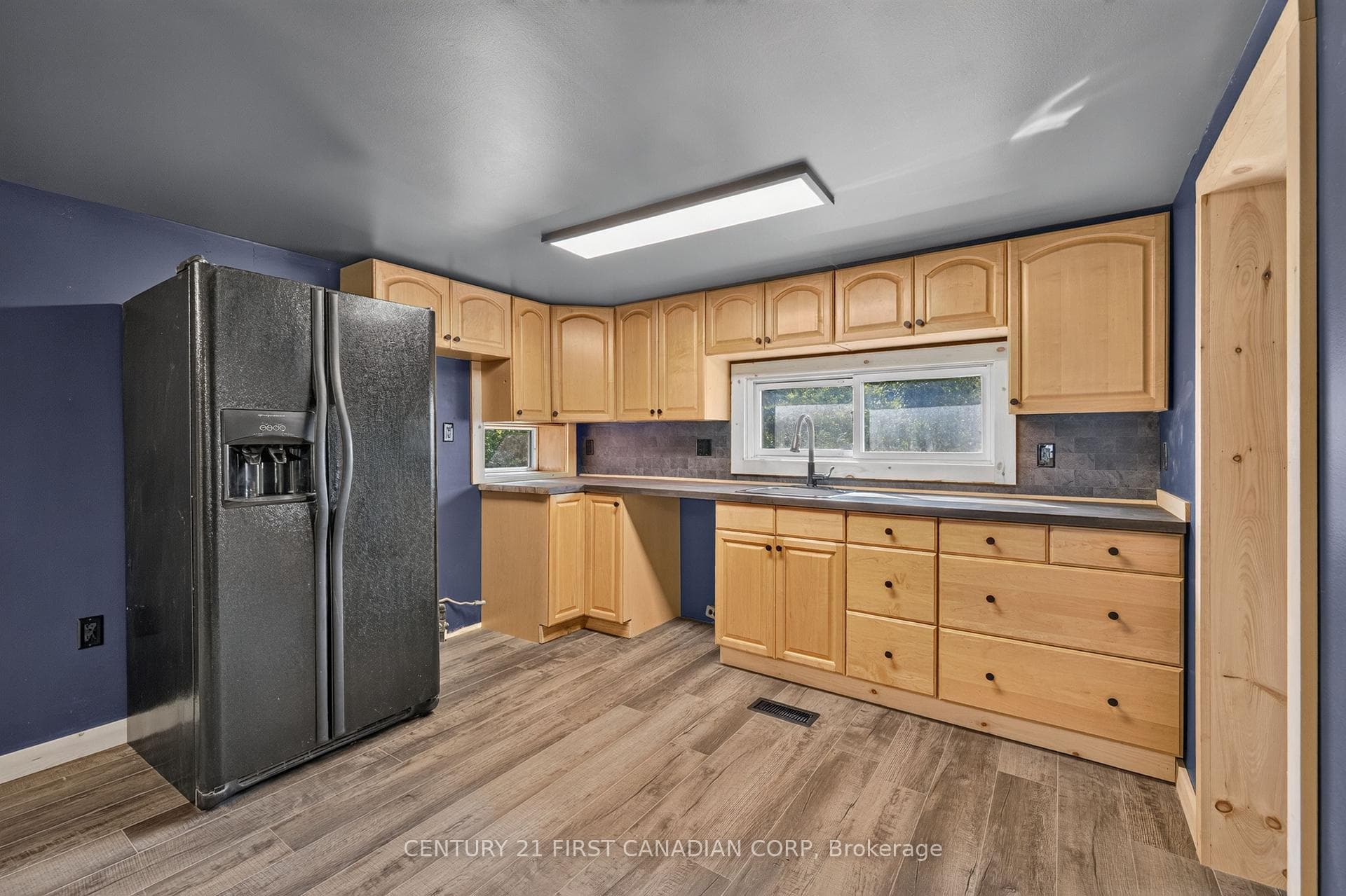 20847 Victoria Road photo 8