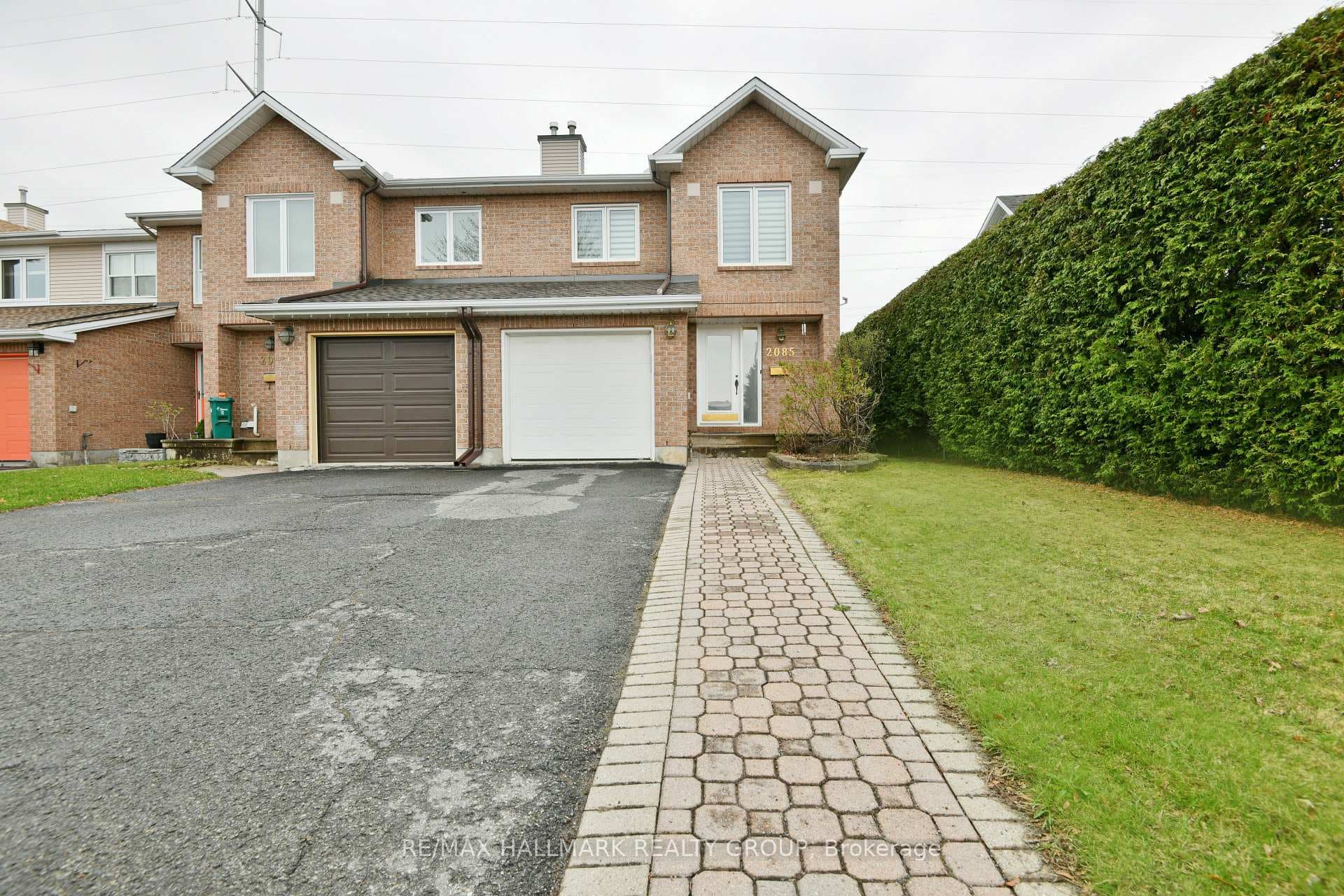 2085 Boake Street photo 3