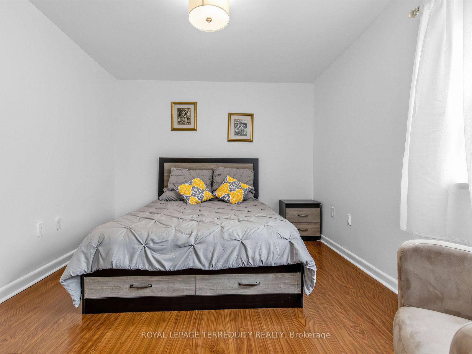 8 Kingsbridge Court Unit 404 photo 23