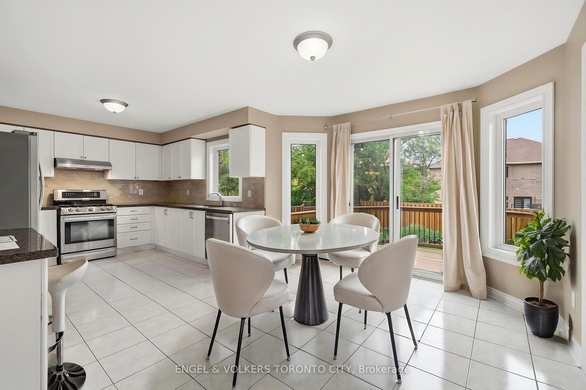 24 Timber Valley Avenue photo 15