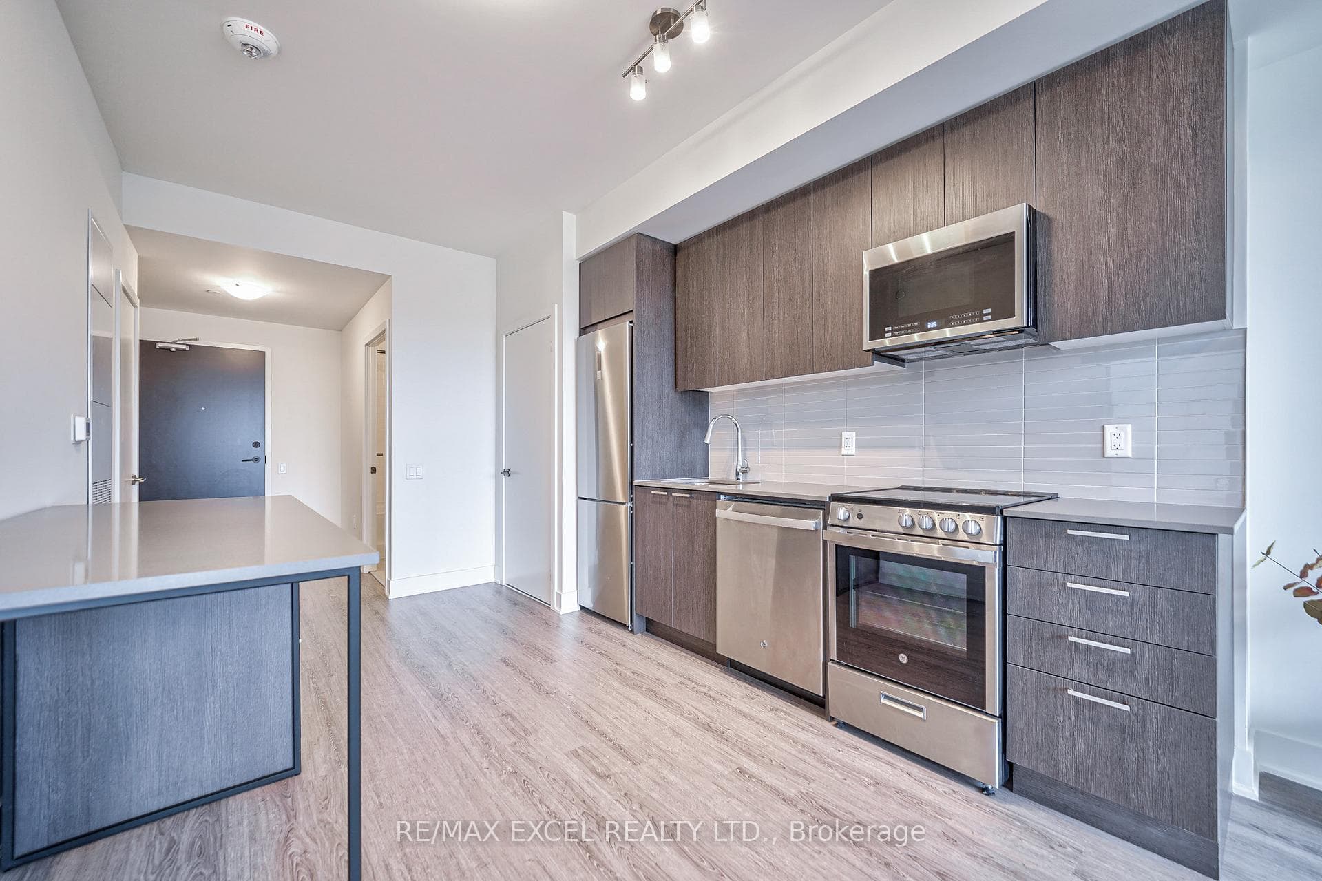 185 Deerfield Road Unit 506 photo 4