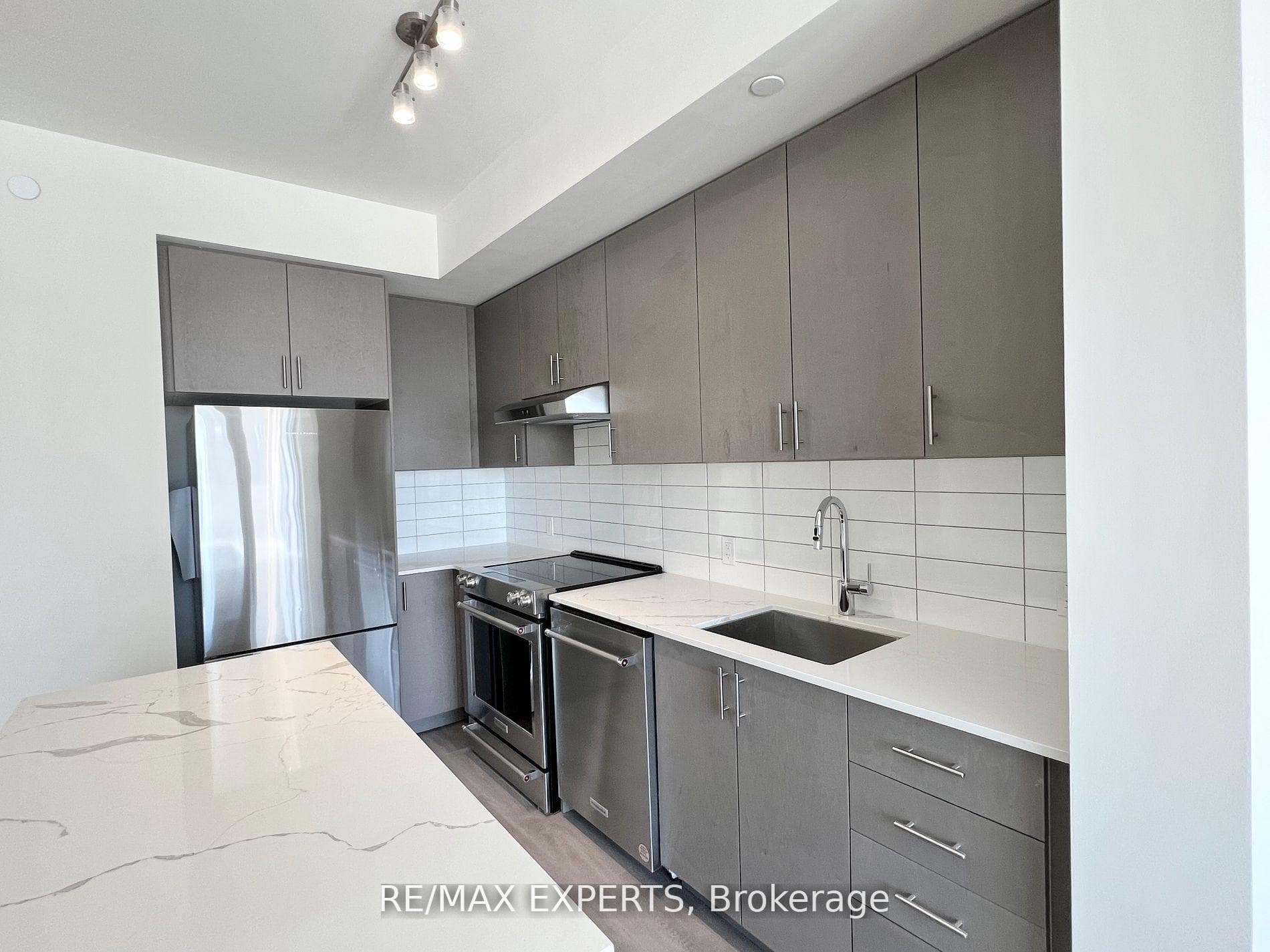 9000 Jane Street Unit 222 photo 6