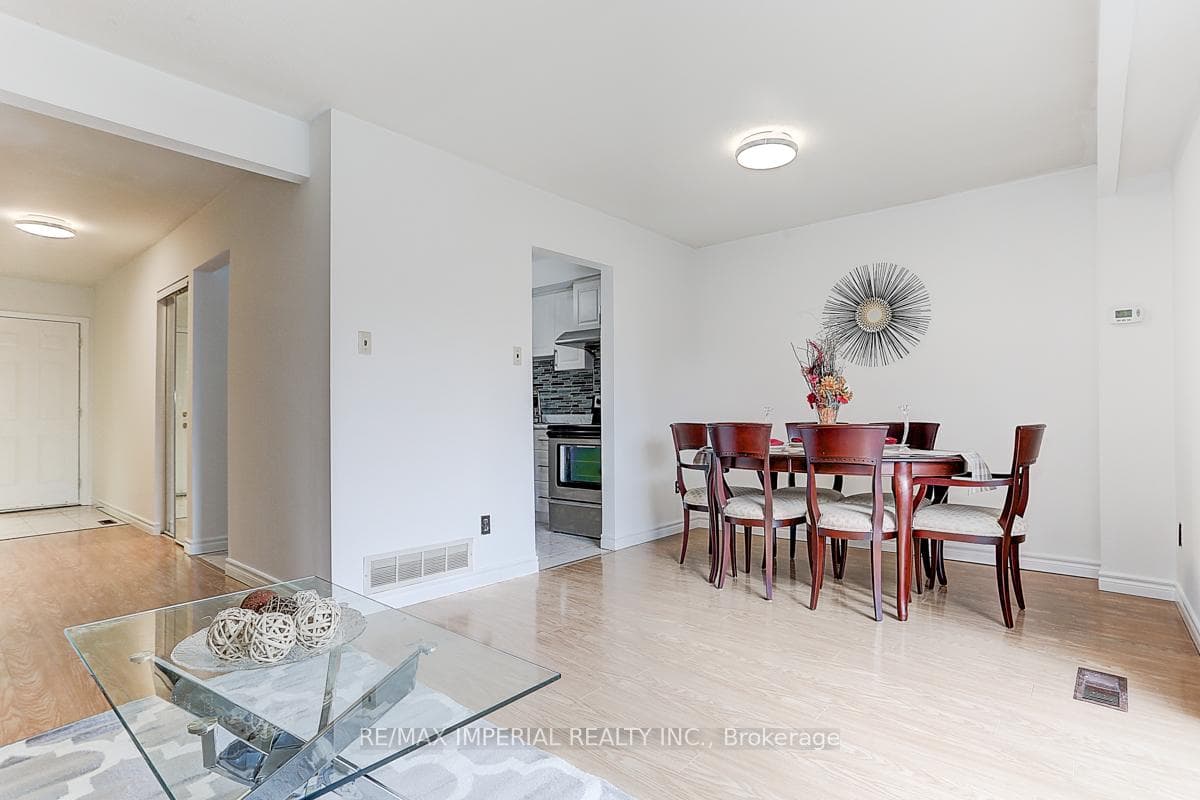 82 Timberbank Boulevard photo 13