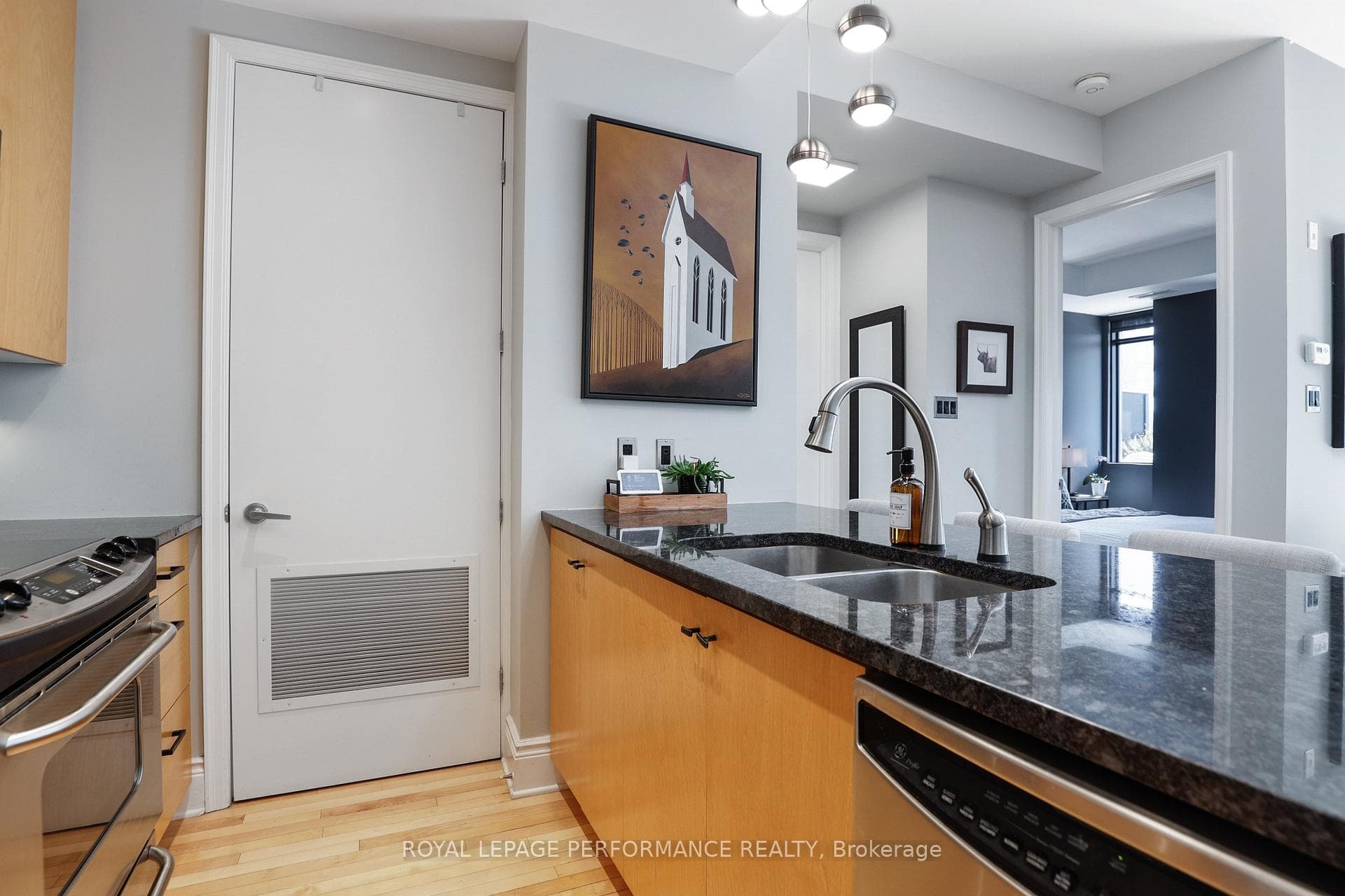 420 Berkley Avenue Unit 405 photo 11