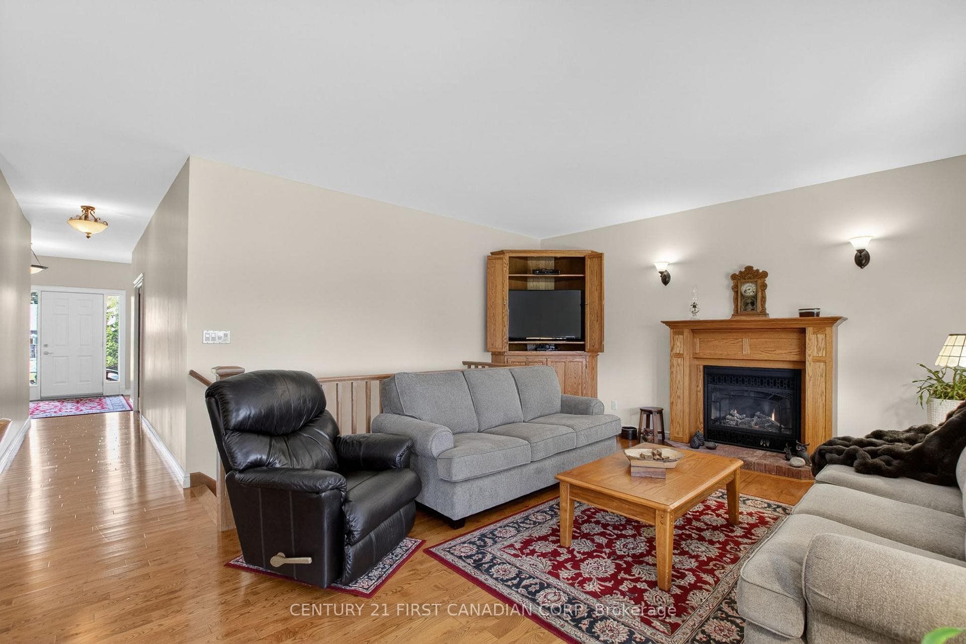 653 Peter Street photo 11