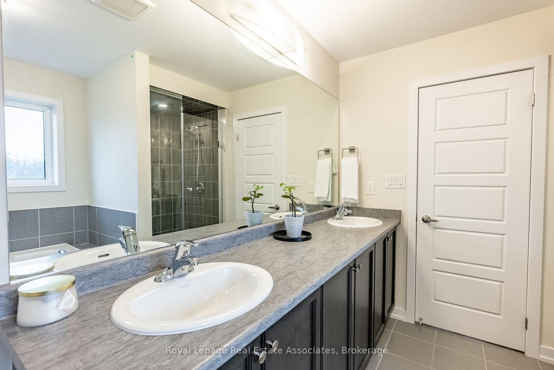 48 Hawick Crescent photo 23