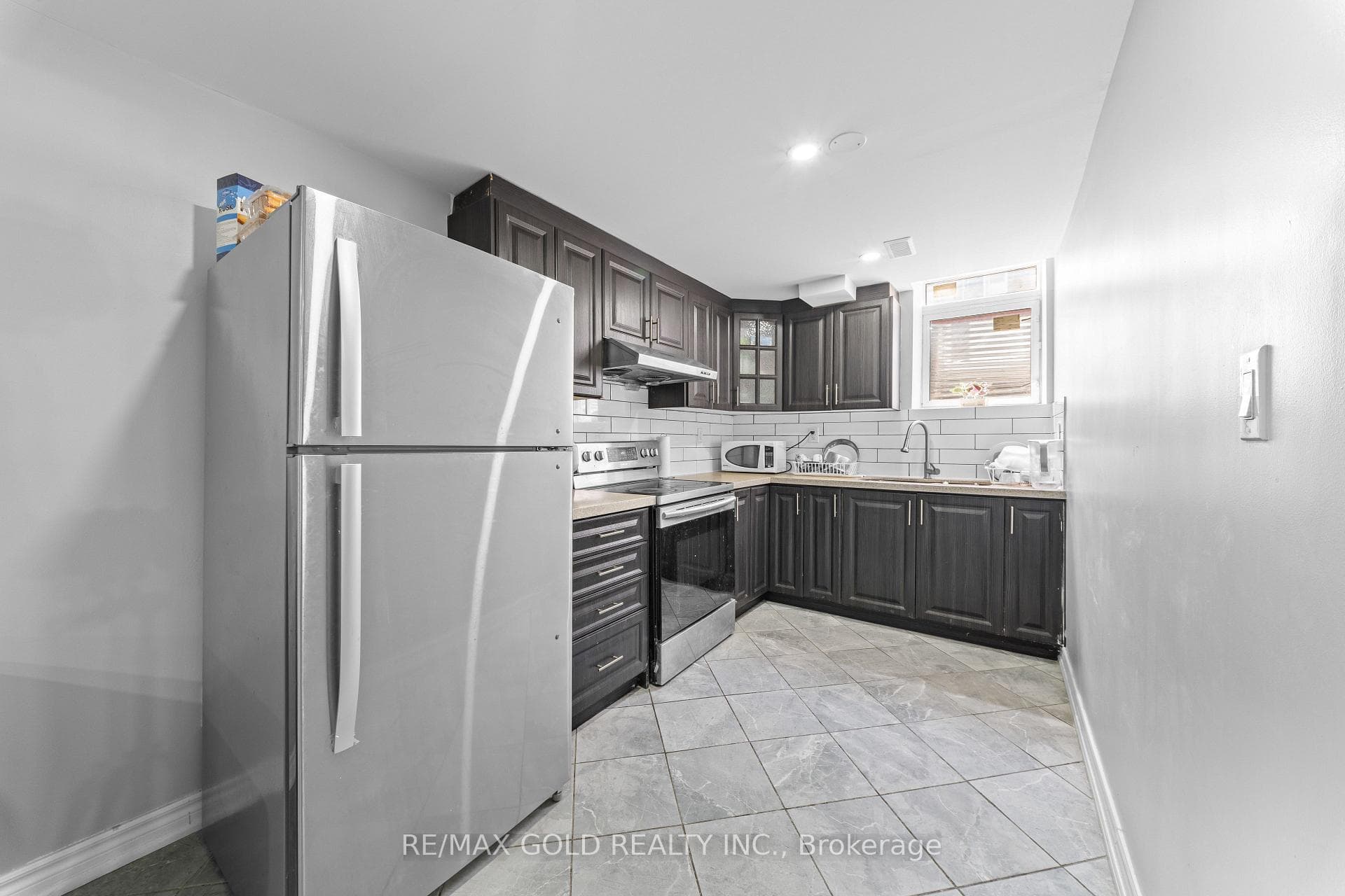 8 Bayridge Drive photo 23