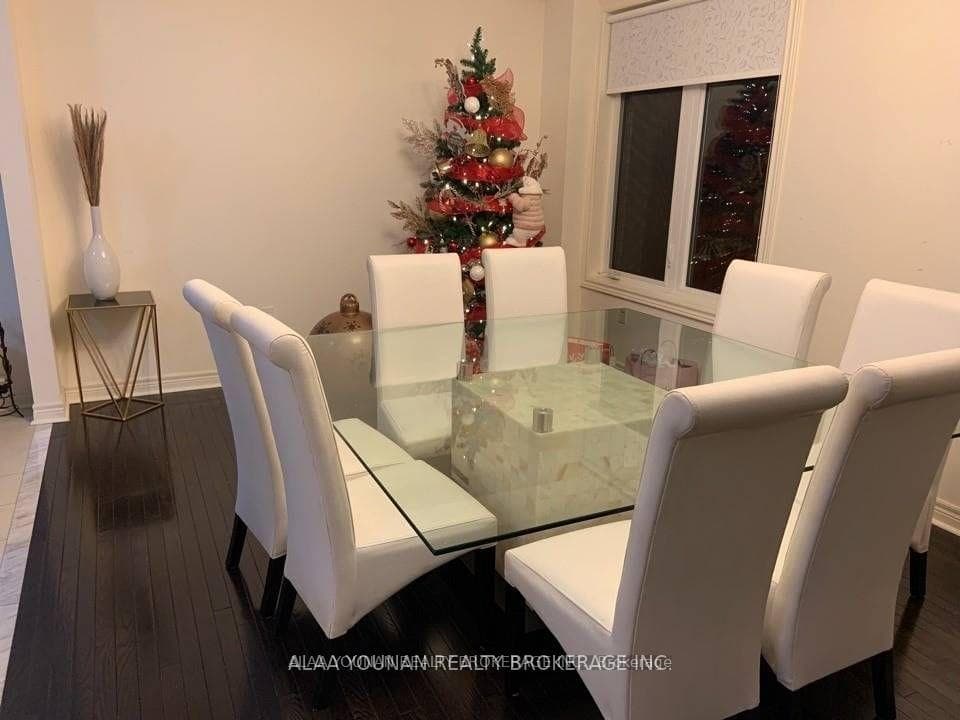 1055 Job Crescent photo 7