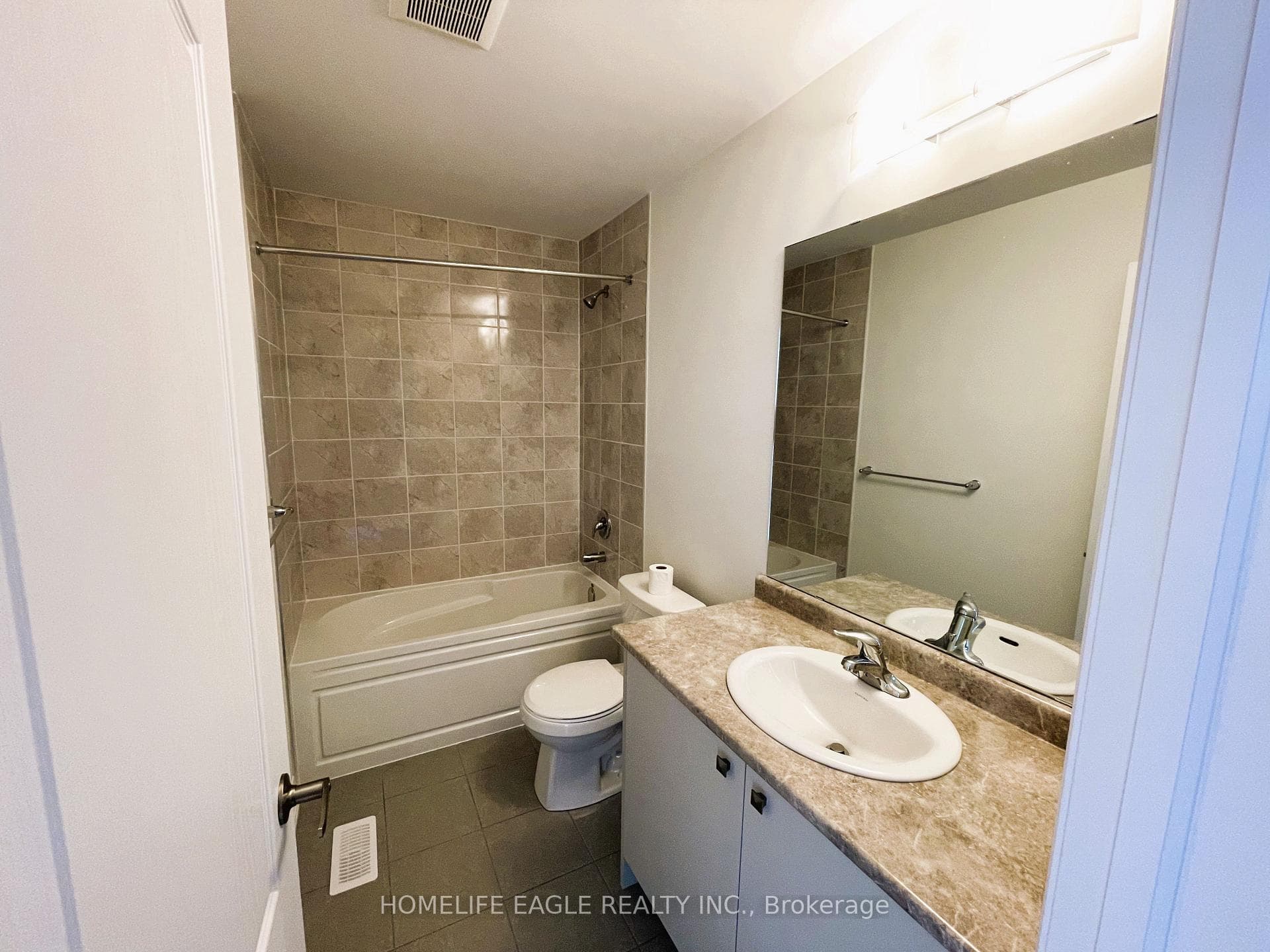 117 Granville Crescent photo 17