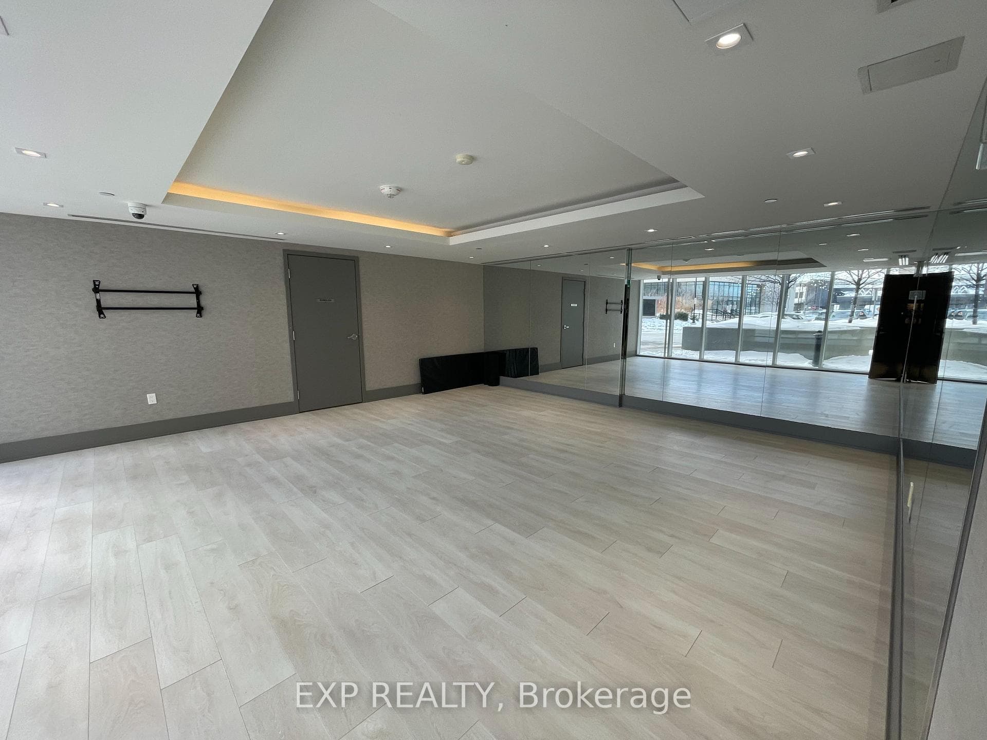 Building Amenities: Yoga/Stretch space