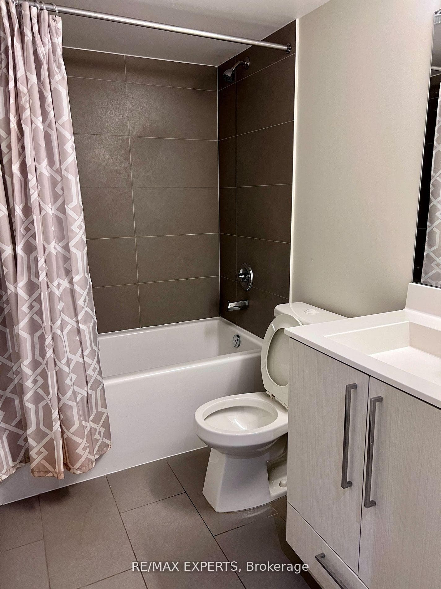 255 Village Green Square Unit 1105 photo 18