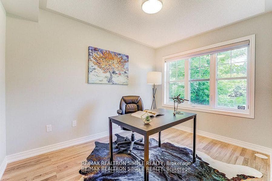 120 Roy Grove Way photo 2