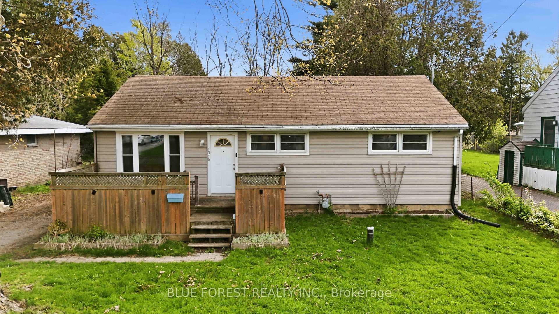 1376 Kostis Avenue photo 33