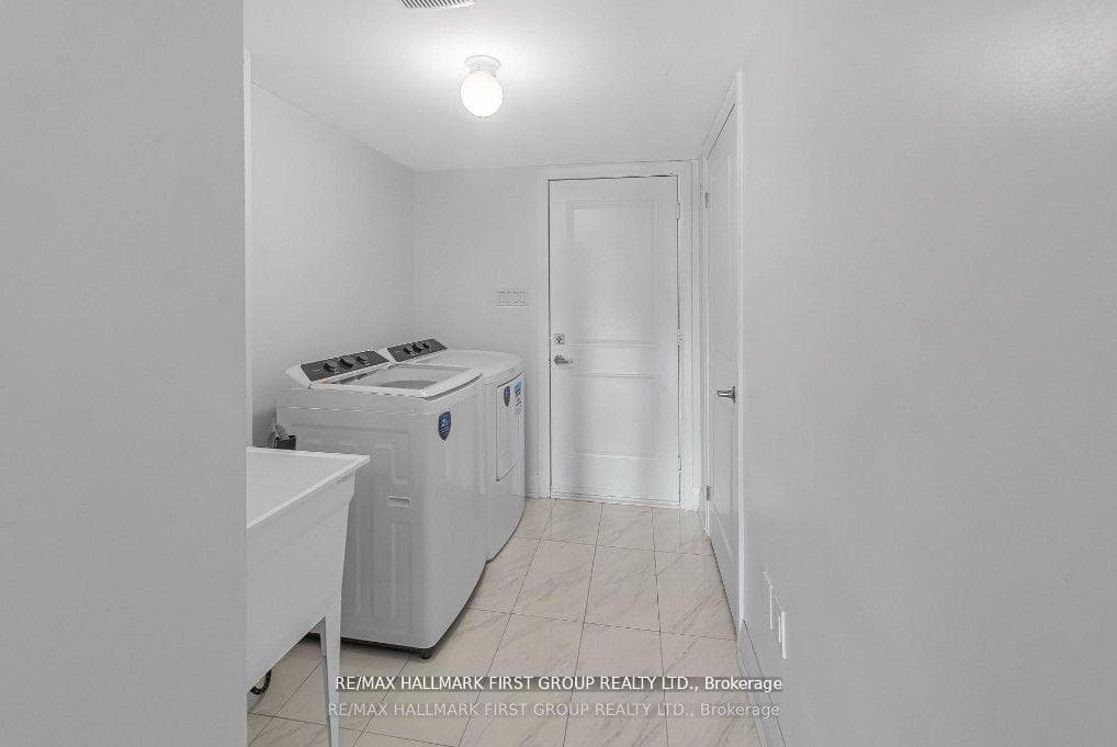 835 Port Darlington Road photo 13