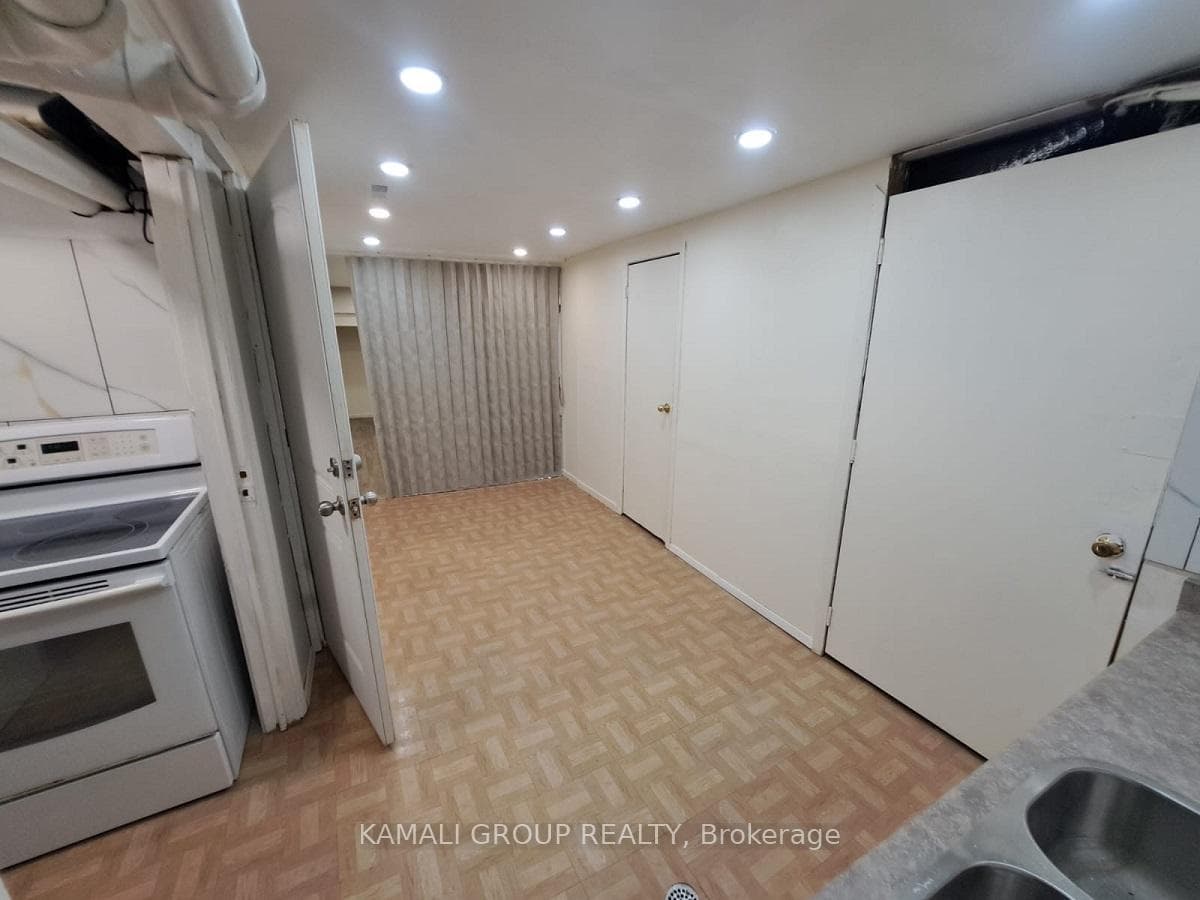 262 John Garland Boulevard photo 25