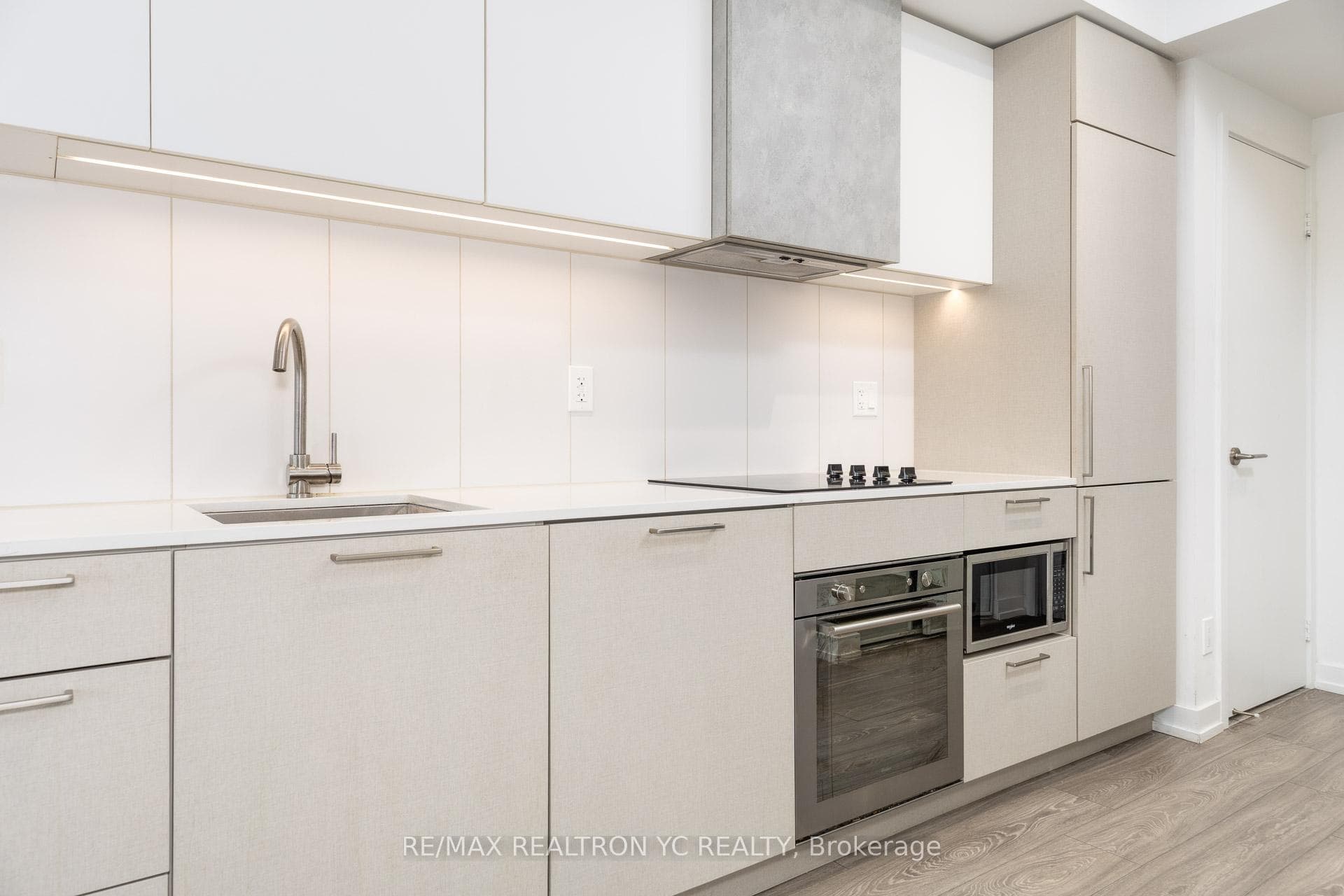 19 Western Battery Road Unit 1002 photo 5