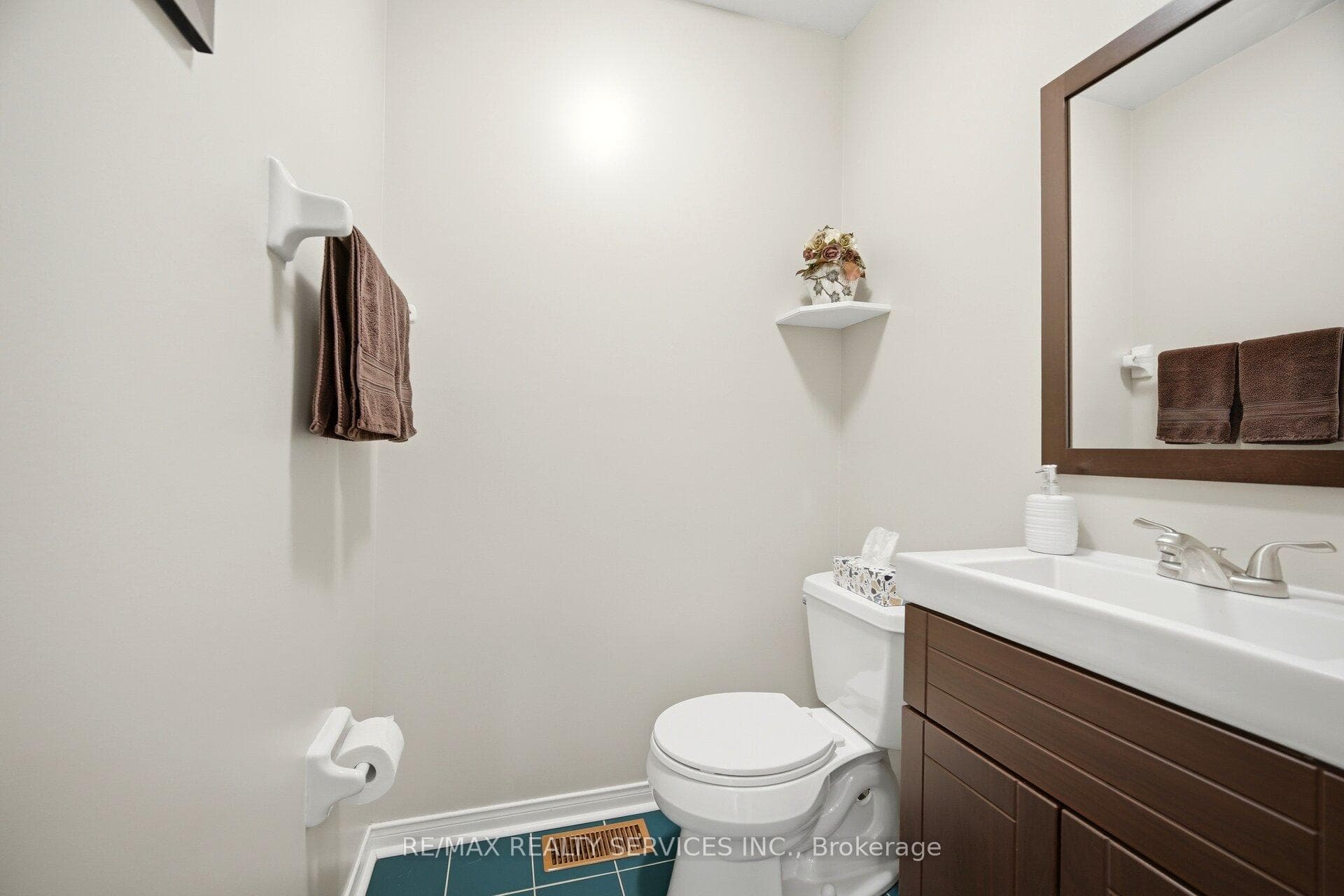 38 Furrows End photo 20