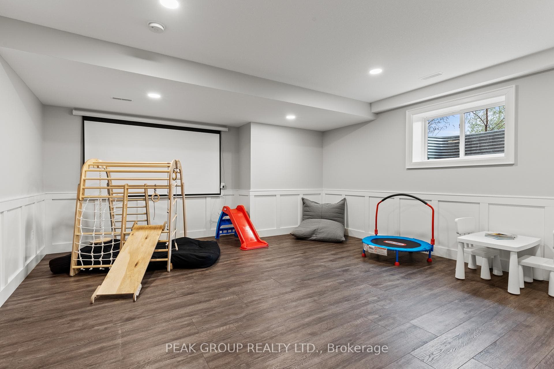 662 Foss Road photo 37