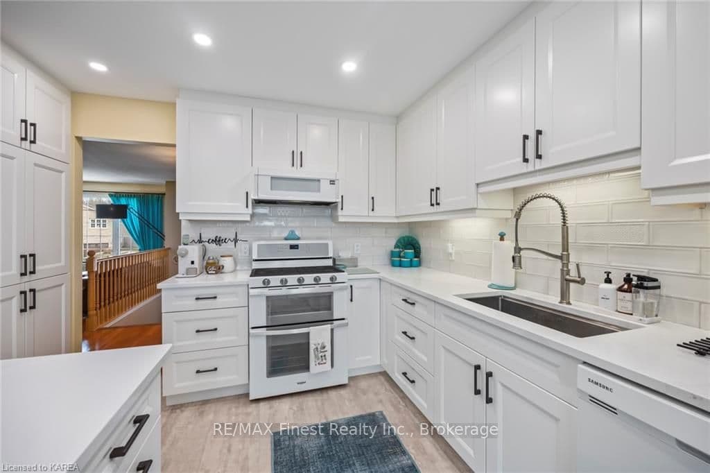 1146 LANCASTER Drive photo 14