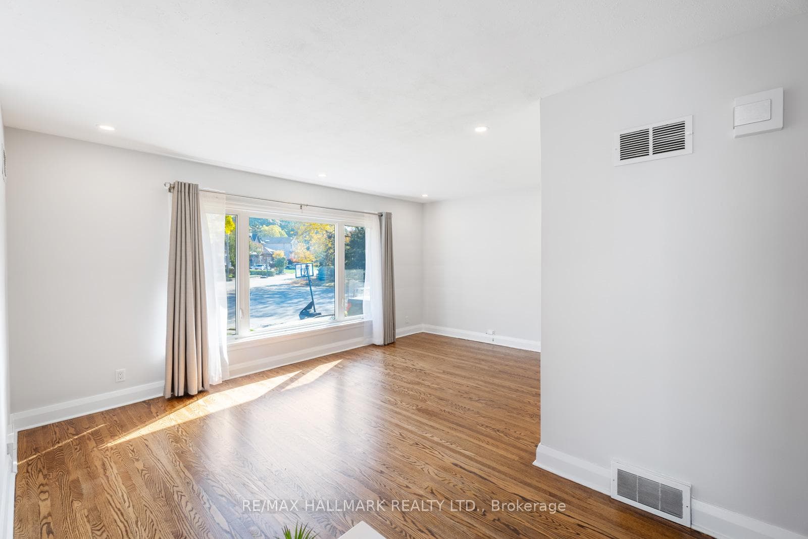 66 Ferncroft Drive photo 4