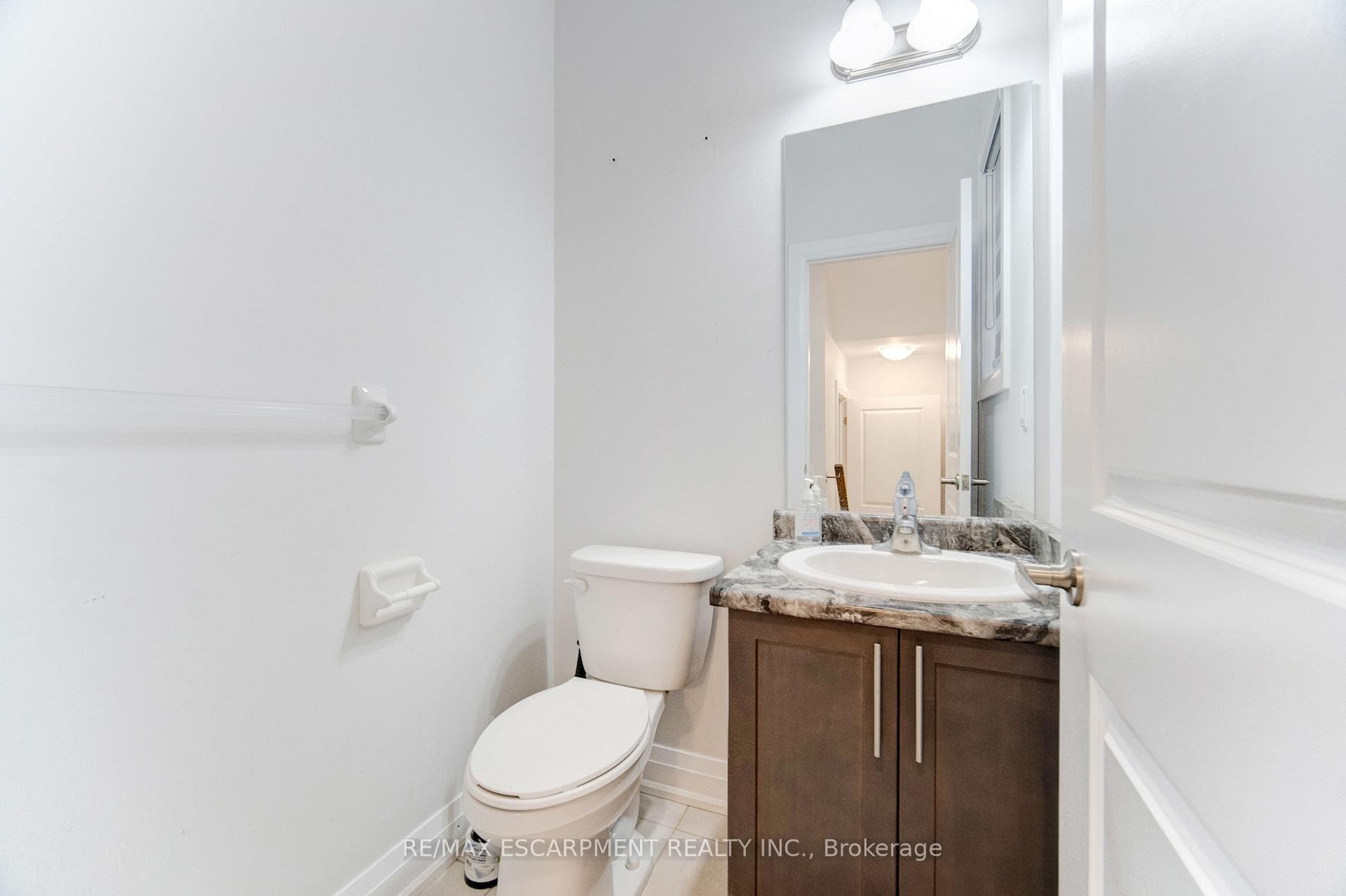 1095 Edinburgh Drive photo 14