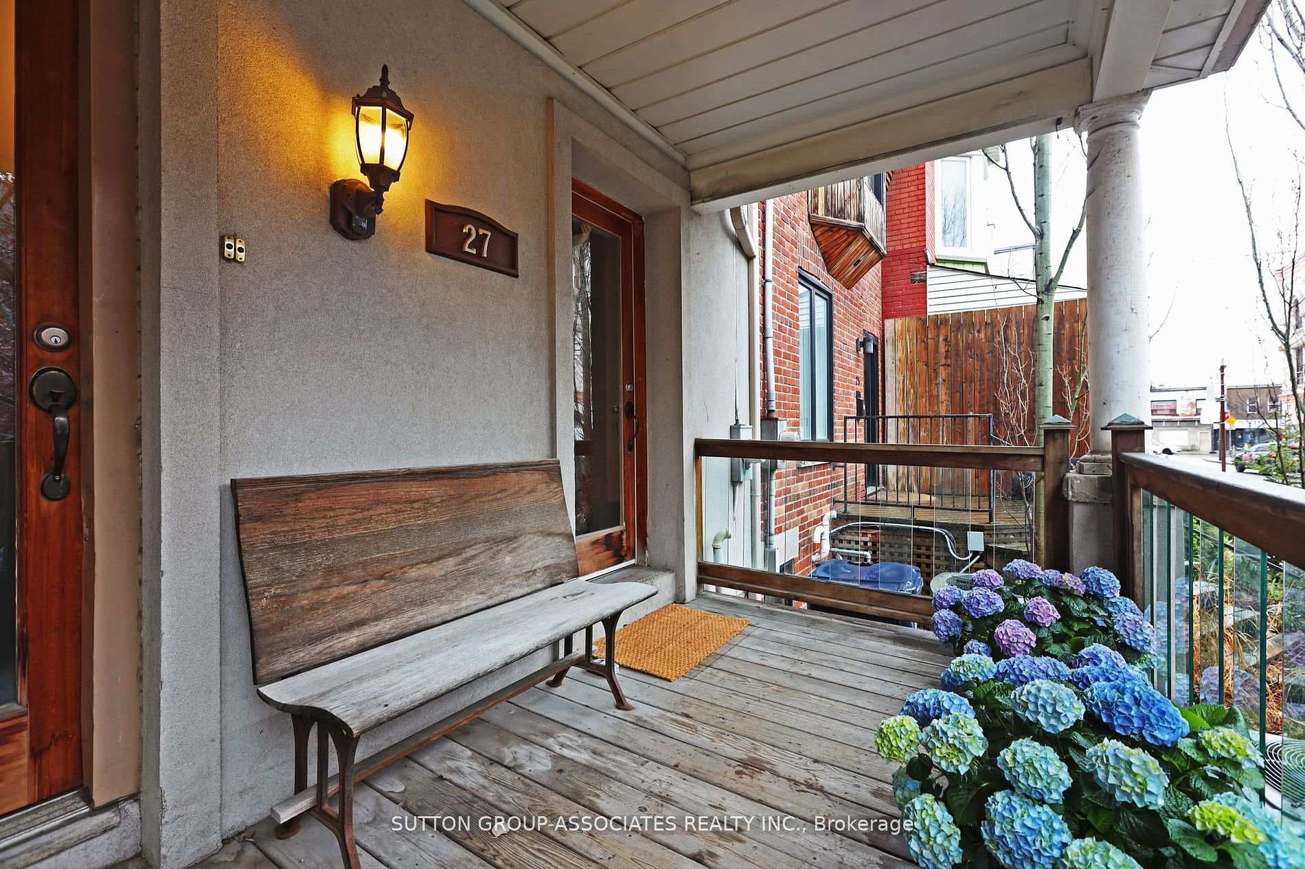 27 Heintzman Street photo 4