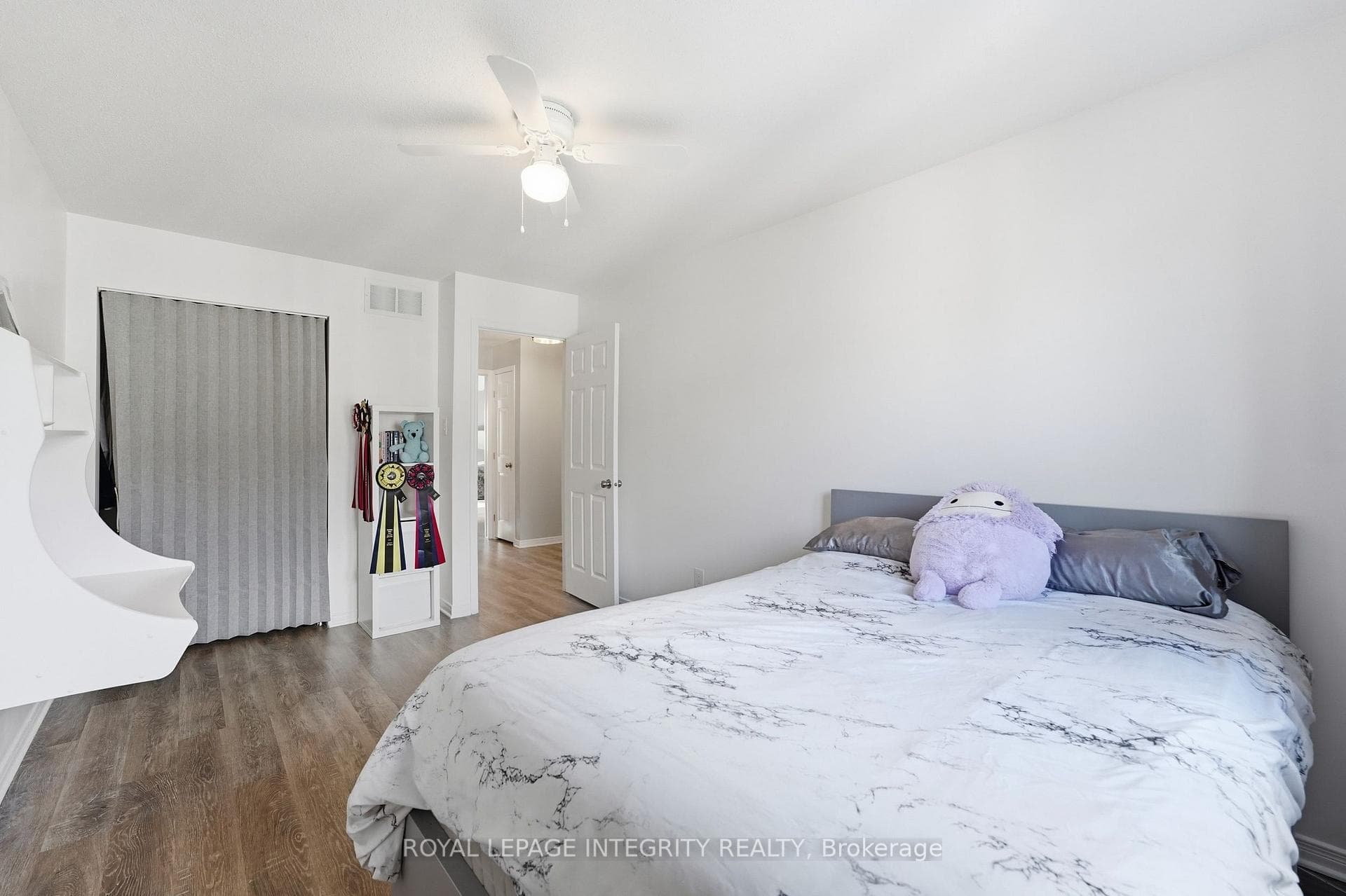 300 Rolling Meadow Crescent photo 29