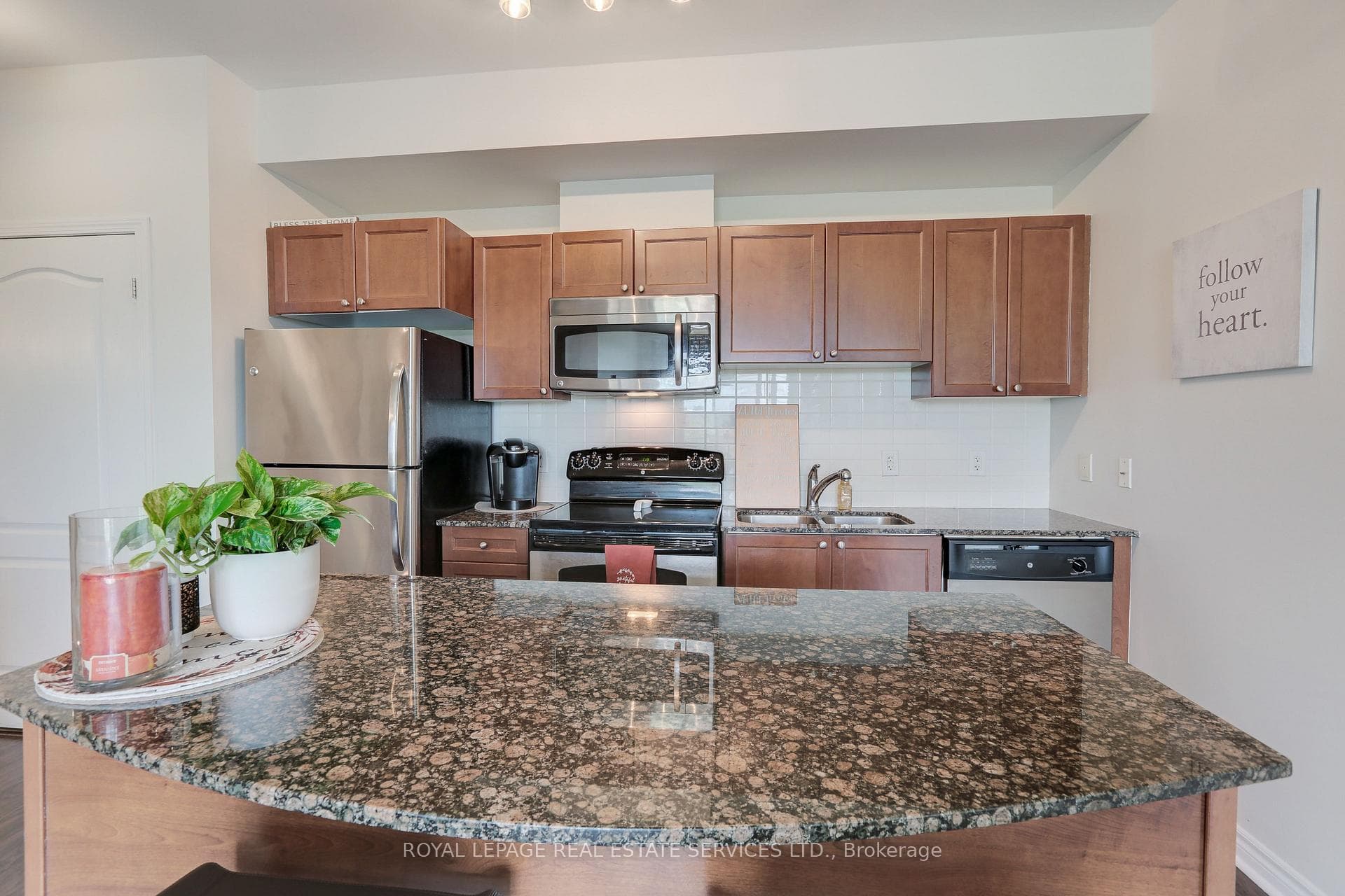 3865 Lake Shore Boulevard Unit 505 photo 9