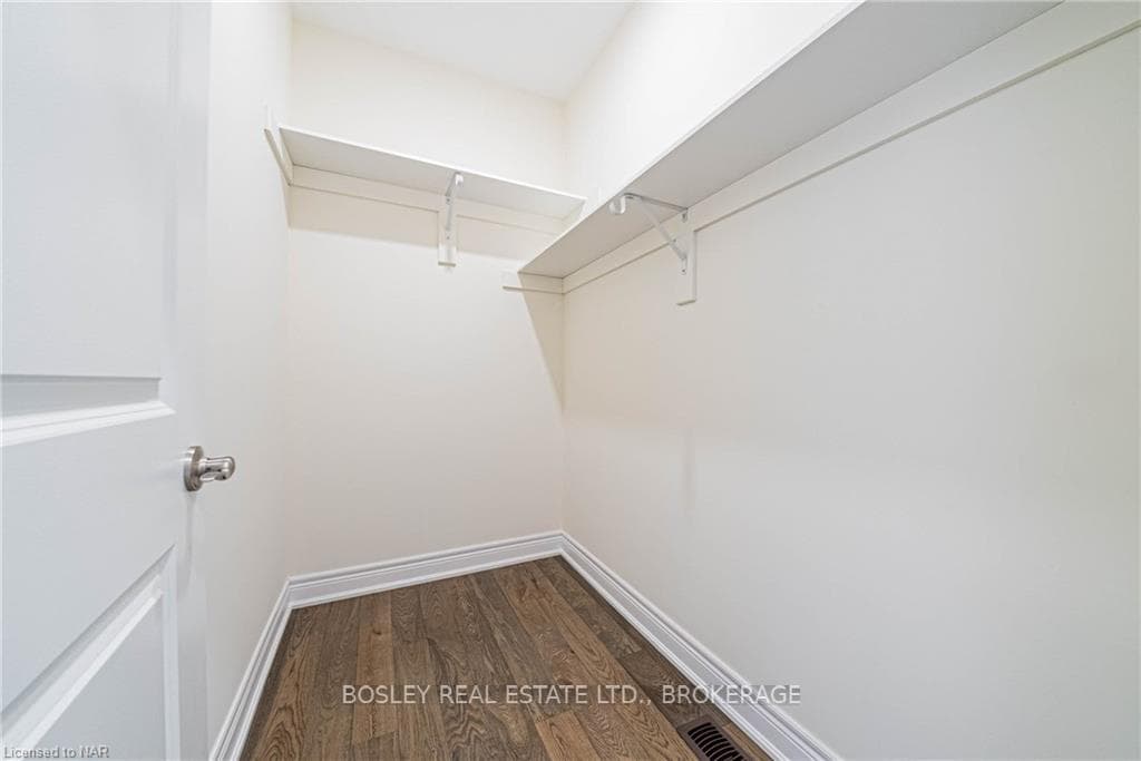 502 ROYAL RIDGE Drive photo 14