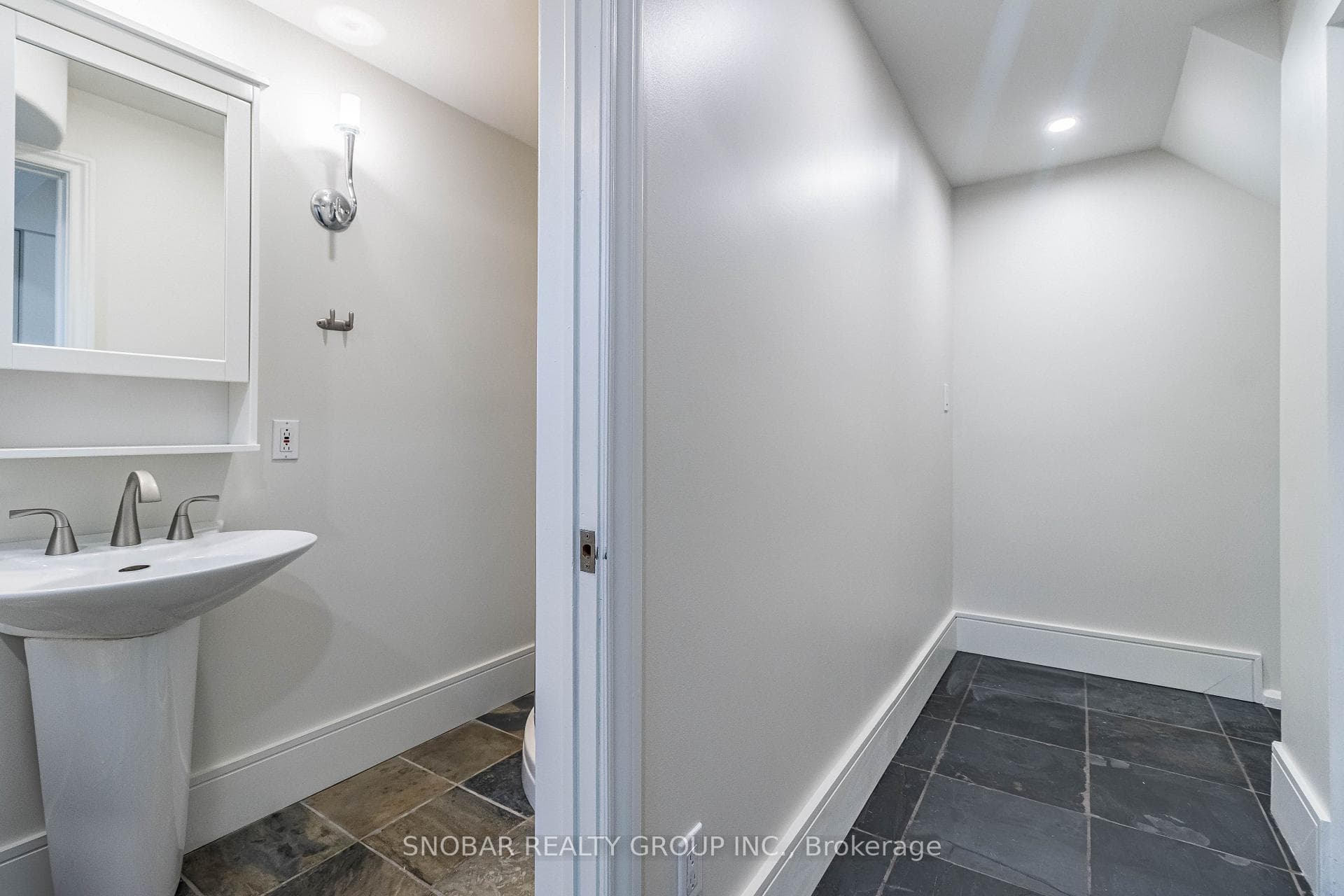 3470 Enniskillen Circle Unit BSMT photo 4