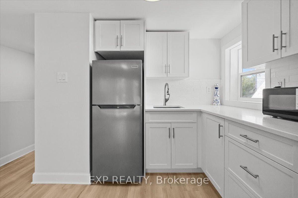 183 Britannia Road Unit 1 photo 5