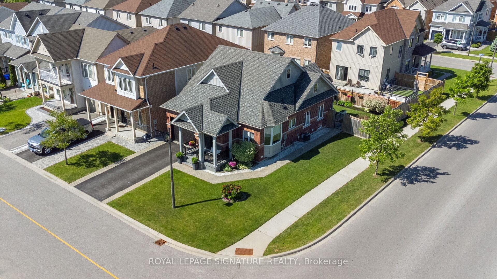 2 Mantz Crescent photo 25