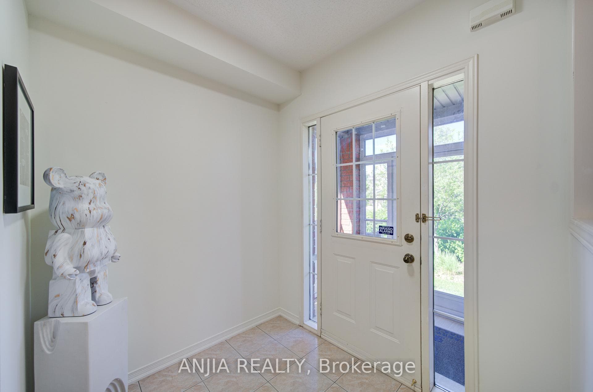 281 Mingay Avenue photo 8