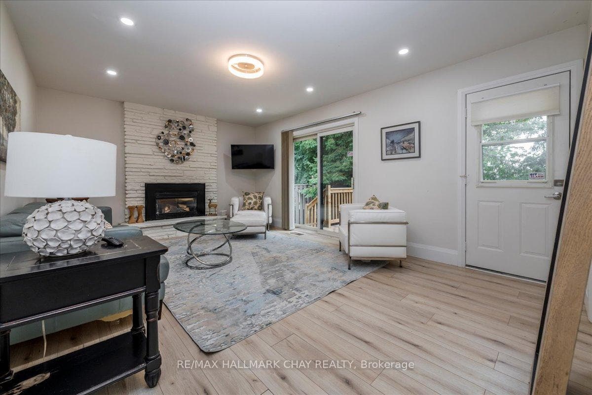56 Marshall Street photo 16