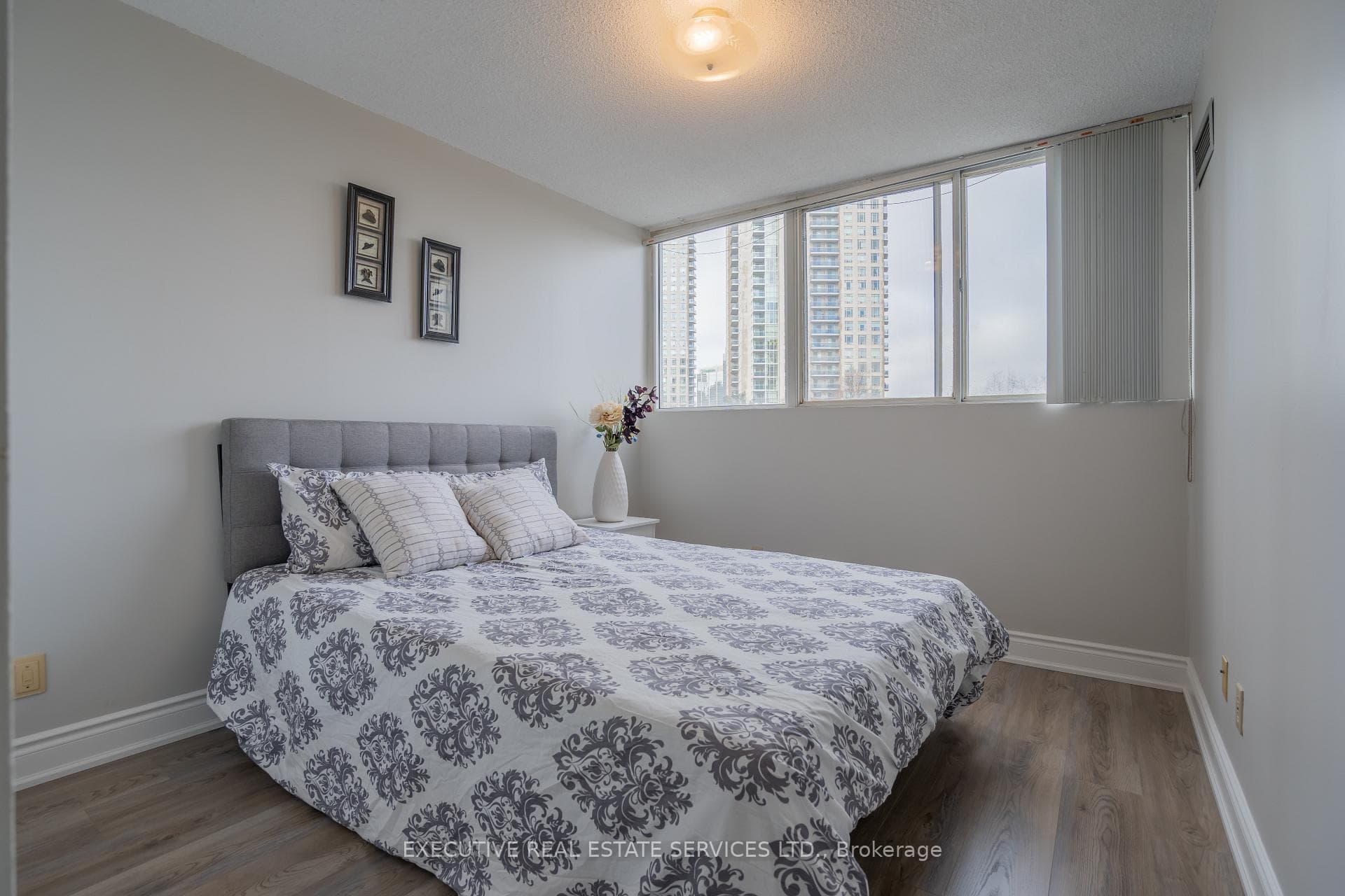 3700 Kaneff Crescent Unit 508 photo 22