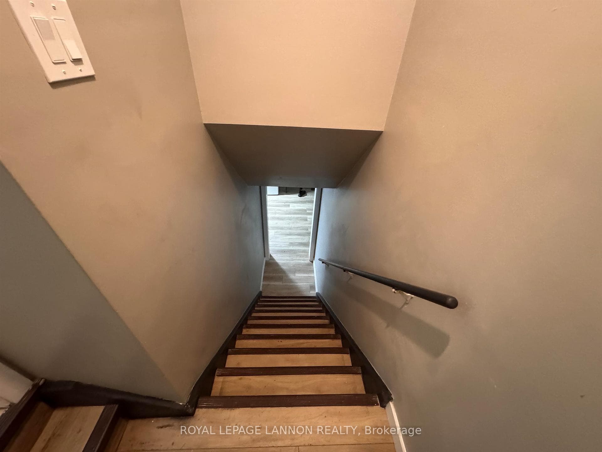 300 Van Horne St. photo 27
