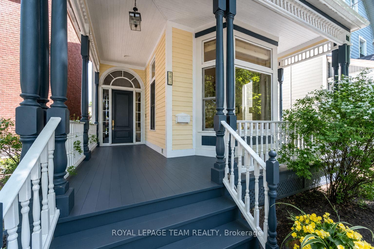 108 Stanley Avenue photo 3