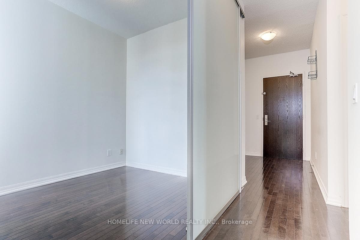 770 Bay Street Unit Ph506 photo 21