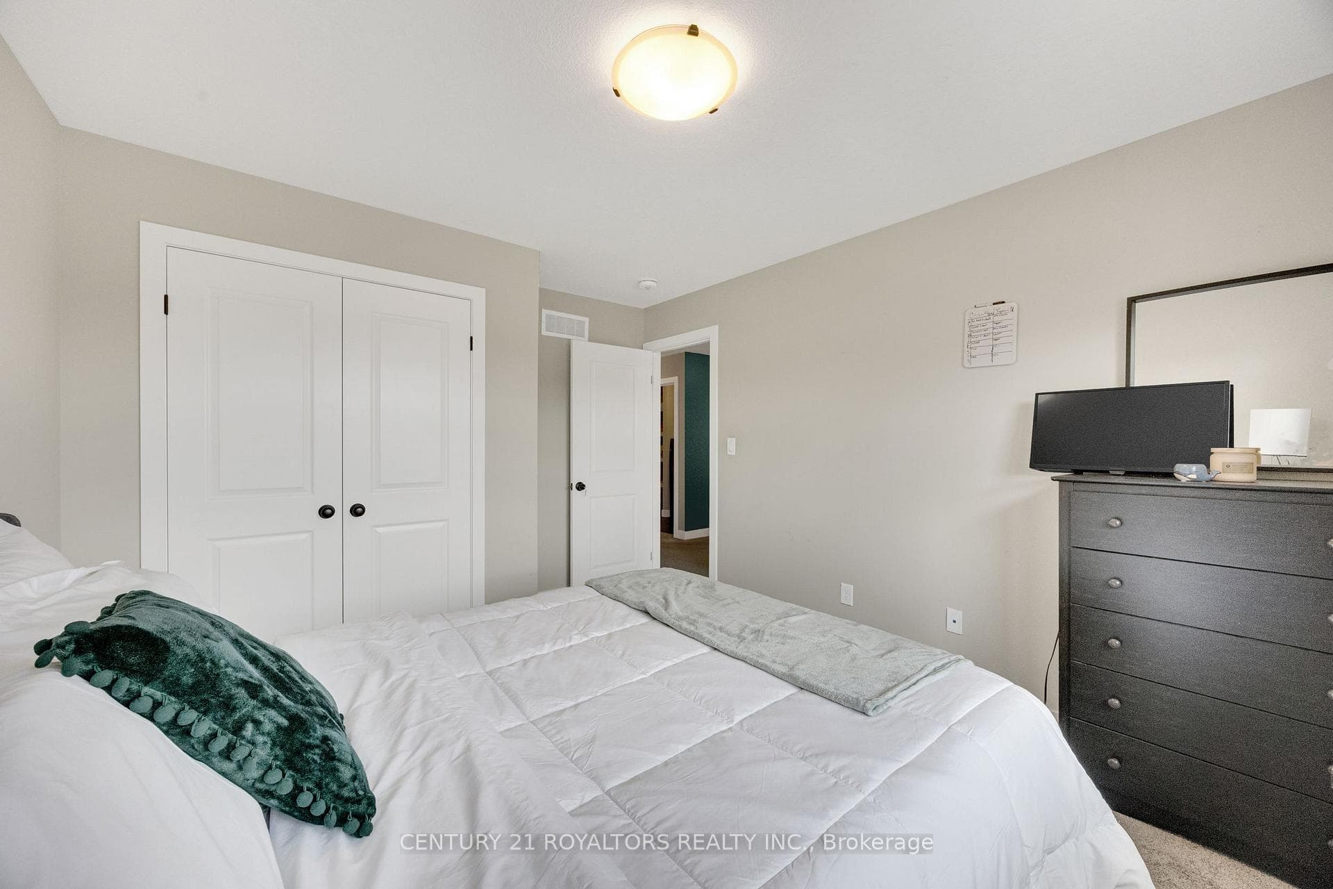 6 Sutherland Crescent photo 32