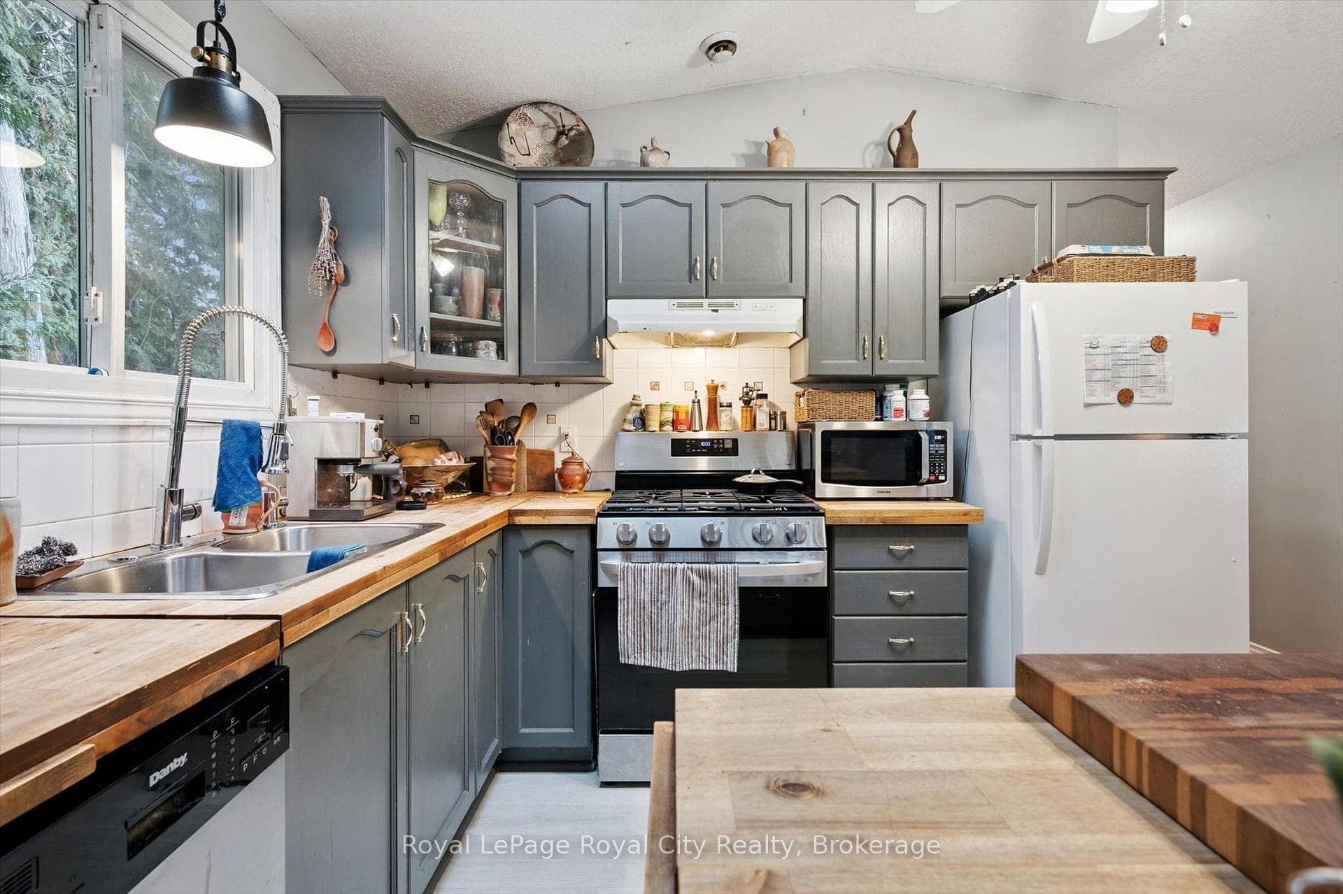 10 Spruce Avenue photo 16