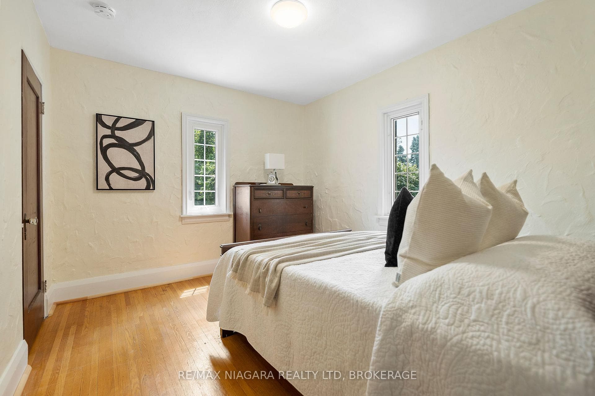3855 ST JAMES Avenue photo 17
