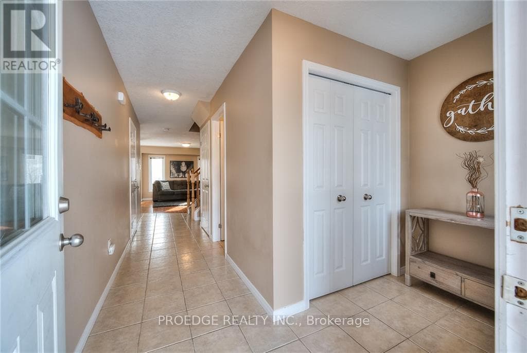595 Goldthread Street photo 6
