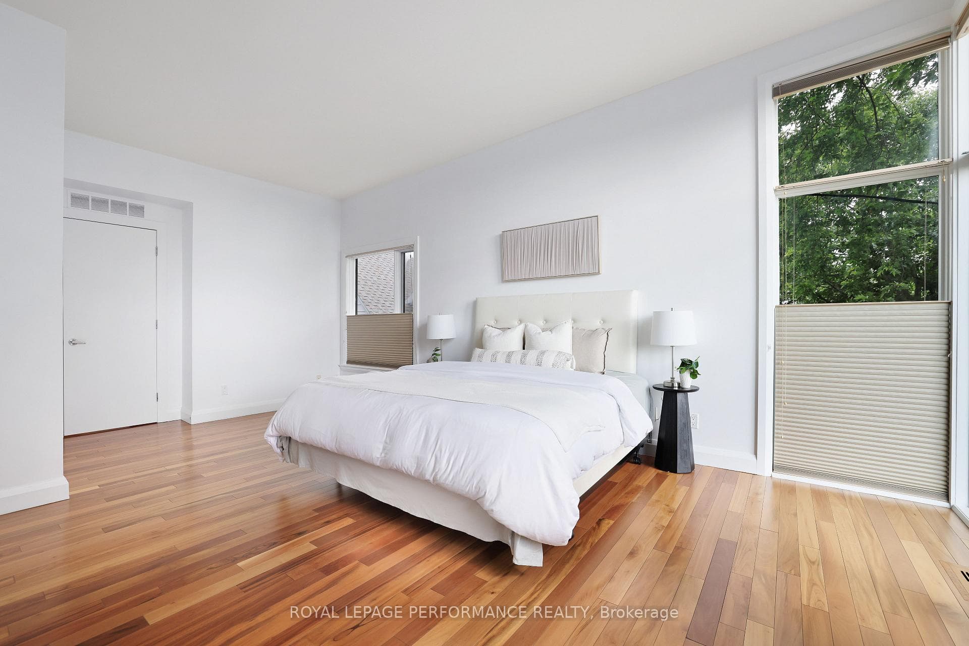 2029 Cabot Street photo 22