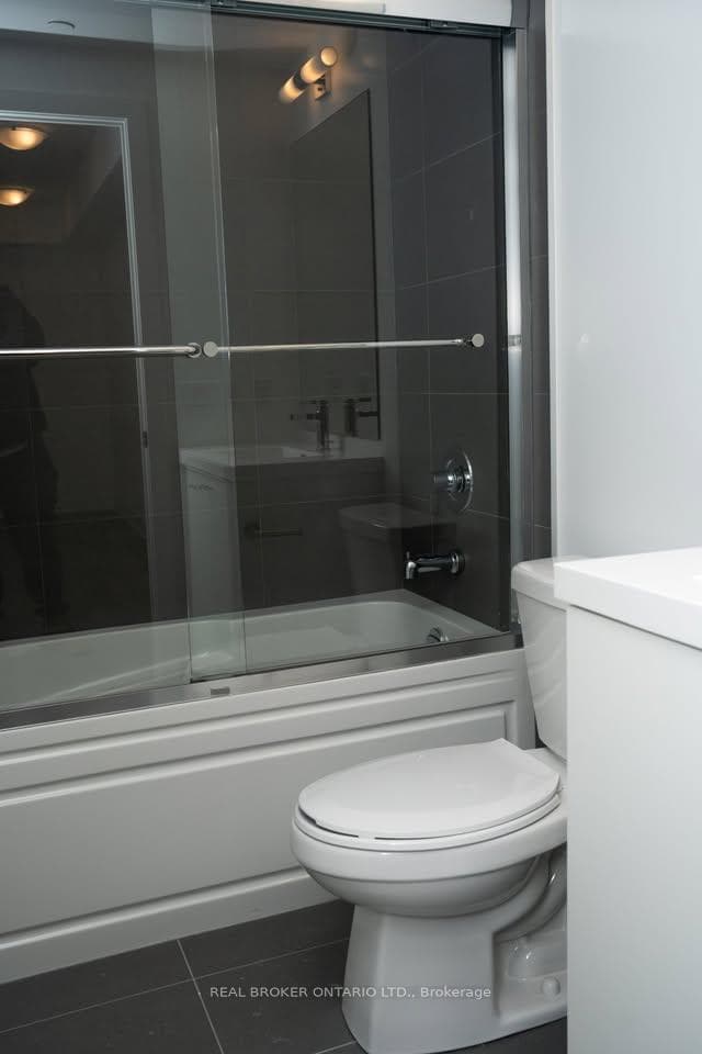 2545 Simcoe Street Unit 1516 photo 8