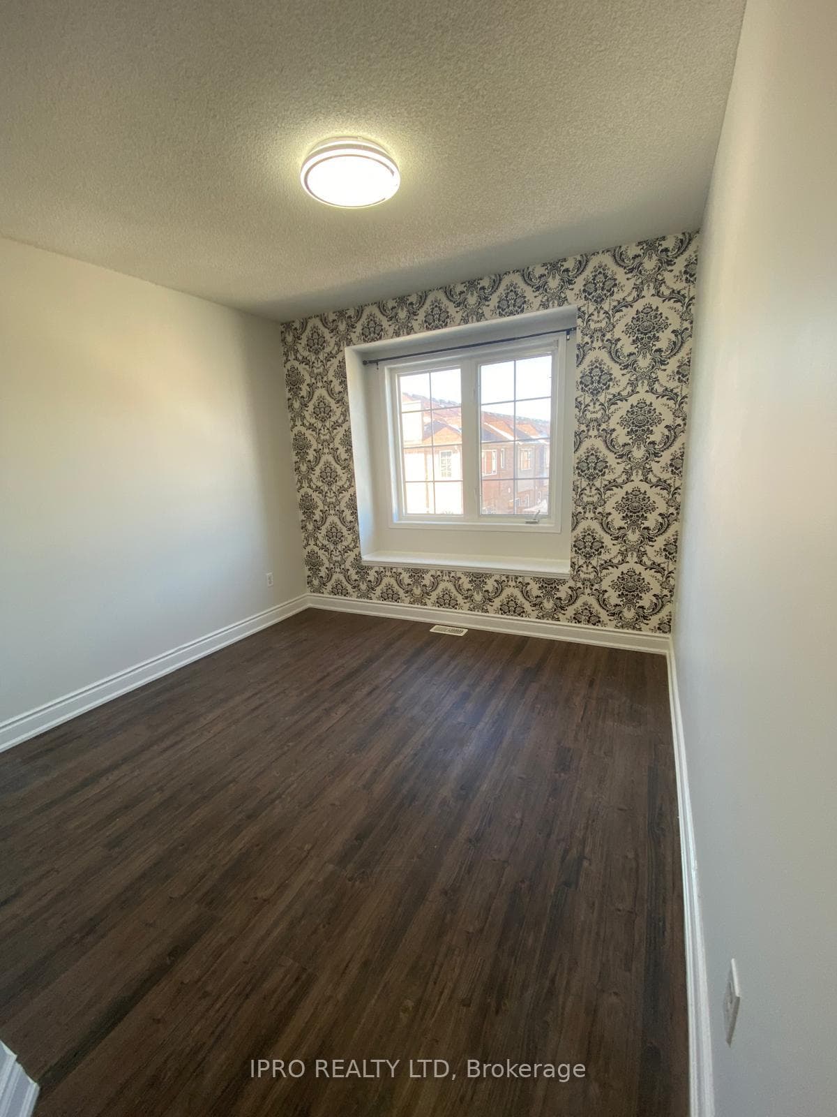3414 Redpath Circle photo 5