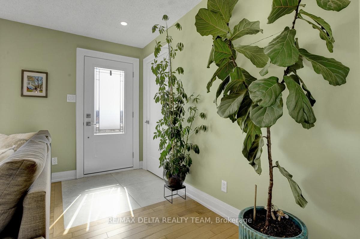 6591 Russell Road photo 5