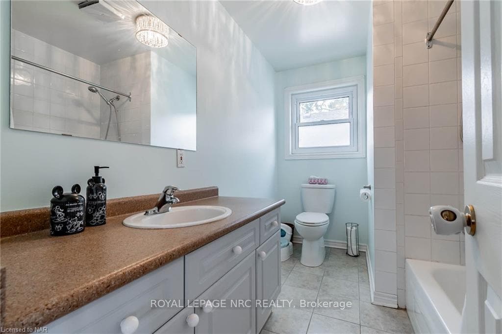 387 Catharine Street photo 11