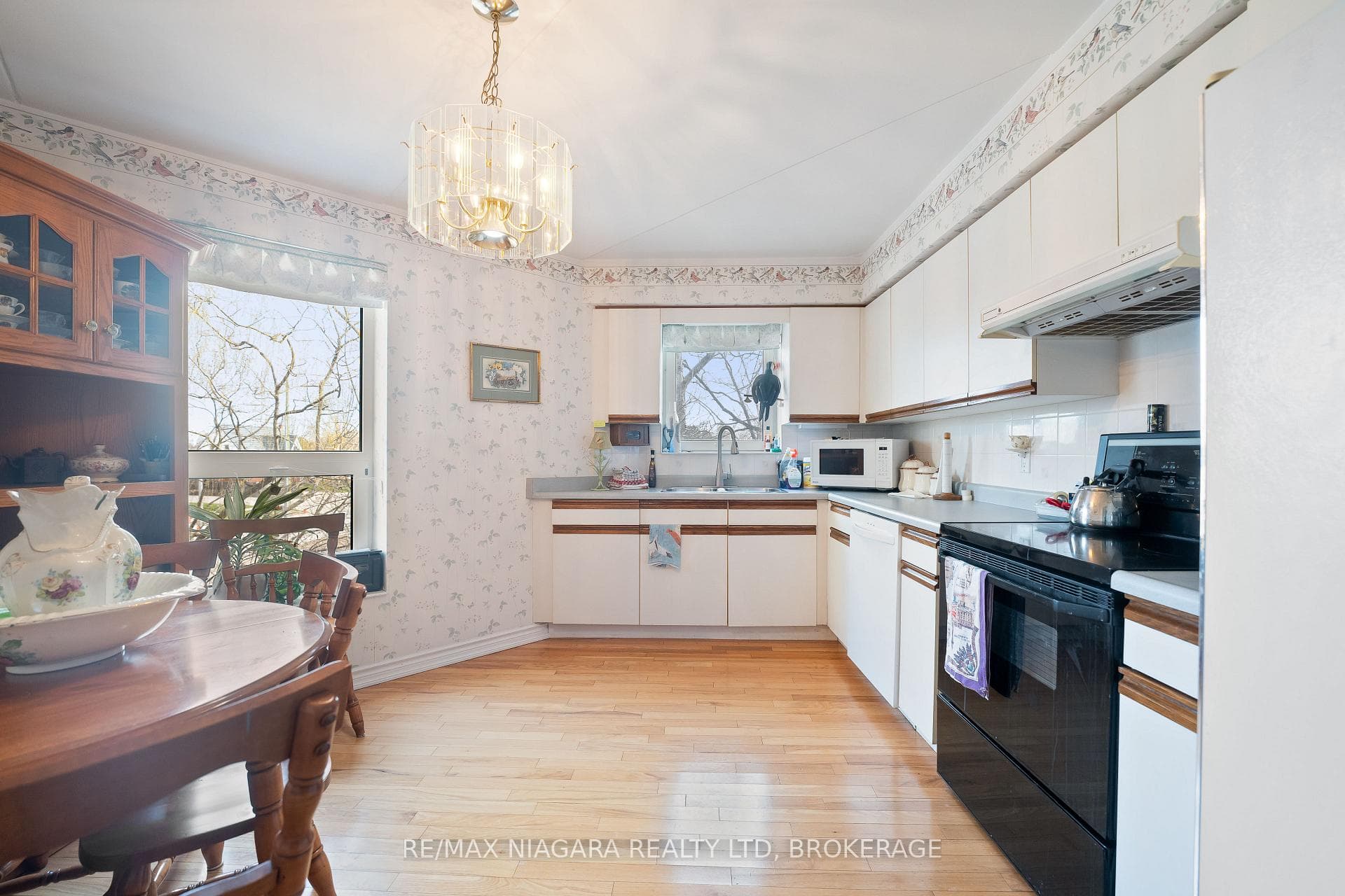 244 Lakeshore Road Unit 301 photo 8